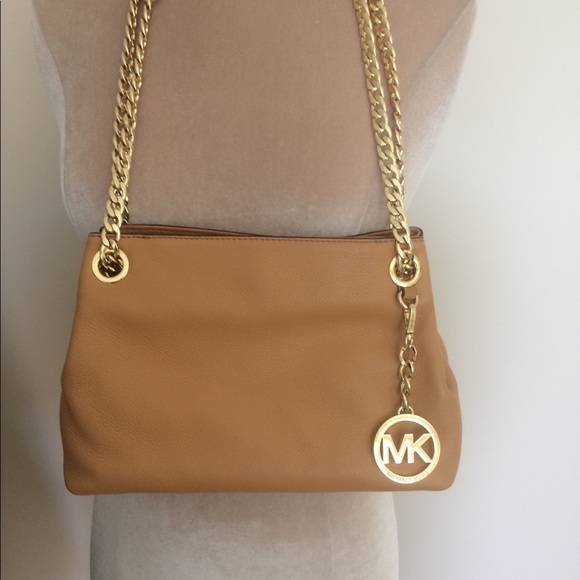 Michael Kors Handbags - 💥HP💥Michael Kors Pebbled Leather Bag